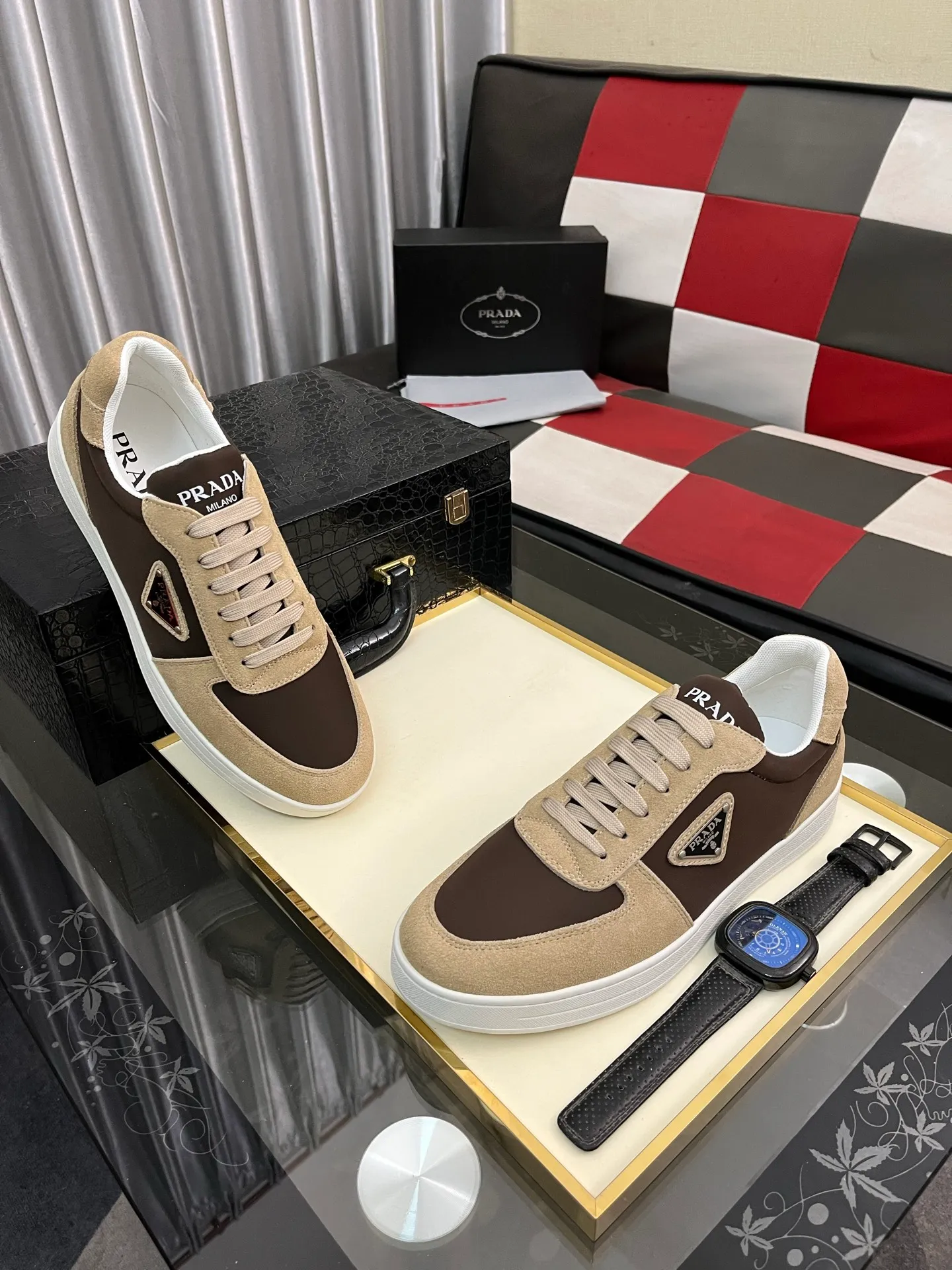 Men's shoes 💰440⌚️⌚️【PRADA】Prada ~ unique and casual style. New models from Prada official website are coming [Celebrate][Celebrate]🏃High-end brand casual shoes ➕Full set of packaging😍😍 Men's 2023 counters are on sale simultaneously, Italian imported brands select first-layer Italian cowhide. 🐑Sheepskin lining (refuses to discolor and rub feet) Sole: Original sole specially provided by the original factory 🎬Better in kind Size number: 38-444️⃣Colors available